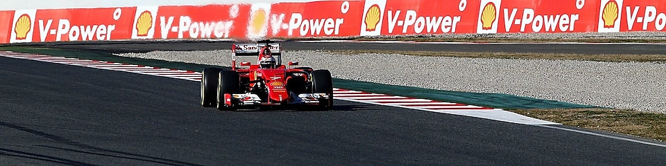 Le pilote de Formule 1 Ferrari Kimi Raikkonen au volant de sa Ferrari SF15-T