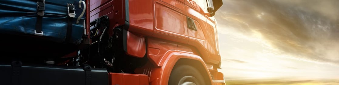 Camion rouge dans la rue