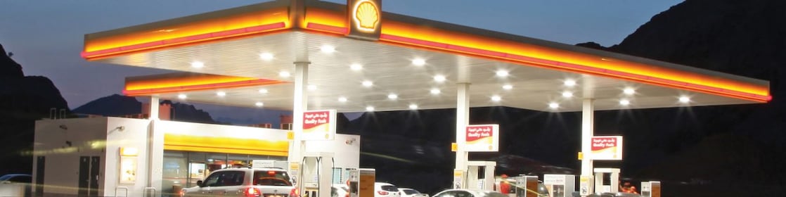 Parvis de la station Shell