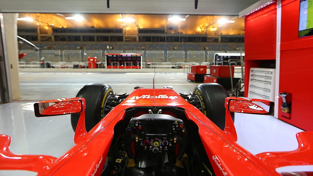 F1 de la Scuderia Ferrari dans un garage