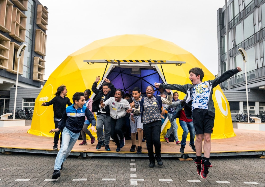 Crèche dans le village délocalisé de Donglian